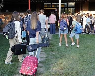 EMILIA-ROMAGNA, DOMANI SI TORNA A SCUOLA: NON È SOLO UNA CAMPANELLA, È UN NUOVO INIZIO