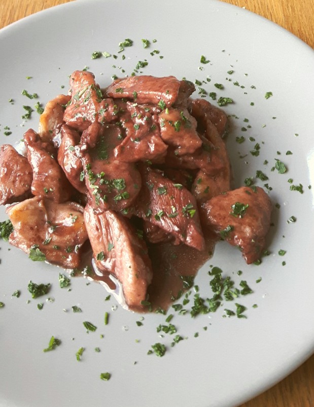 Straccetti di pollo al Gutturnio ricetta di Gianguido Carini