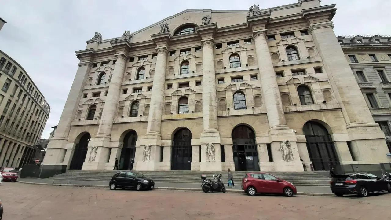 Piacenza Milano economia, Palazzo Mezzanotte sede dell'incontro tra imprese e finanza.
